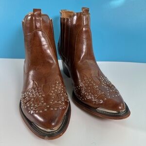 Wanted Chelsea Boots Faux Leather Silver Stud details Women's US 7 Western Rodeo